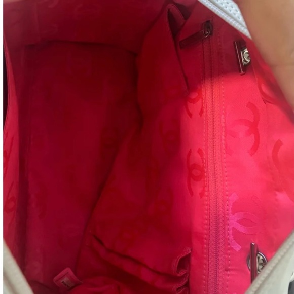 🥳New Years Sales Pricing!!CHANEL LIGNE REPORTER CAMBON WHITE QUILTED HANDBAG. - Picture 10 of 12